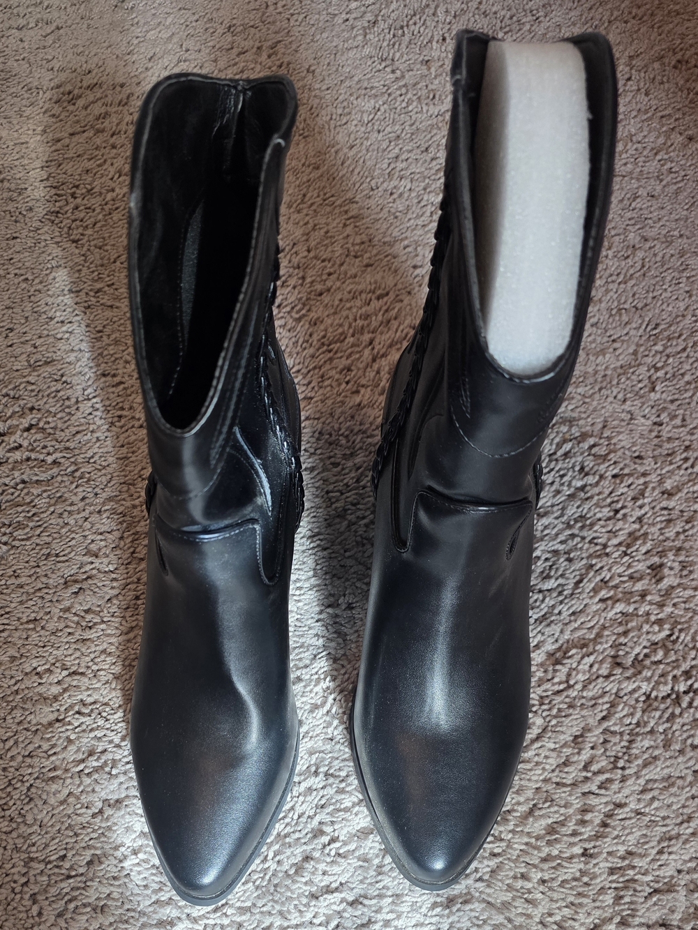 Source Unknown Black Pointed-Toe Ankle Booties Size 10 3" Heel